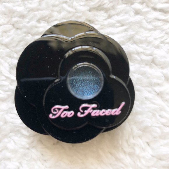 ๐บ Midnight Blue Shimmery Eyeshadow - Picture 2 of 5